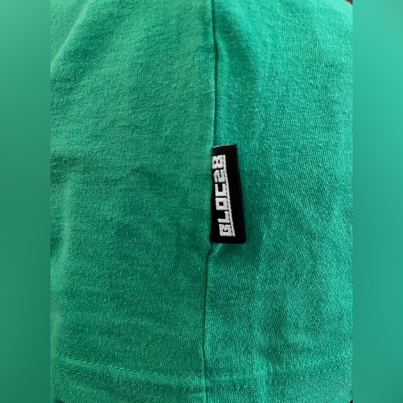 💚RARE Bloc28 By Disney/Artist  Series a collab w/artist Josh Sutterby green tee - Picture 12 of 13